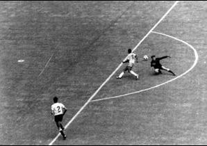 世界三大公认足球球王,球王贝利巴西足球传奇