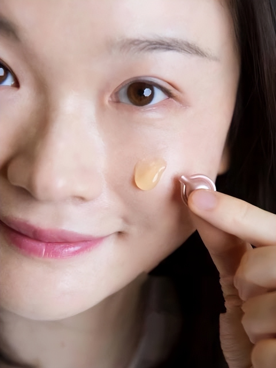 最好的精华是兰蔻还是雅诗兰黛,雅诗兰黛精华好用还是兰蔻好用