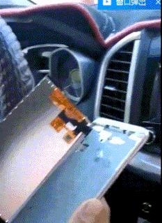 小哥也太菜了，不但没打中一个，还摔倒了，而且这不是足球