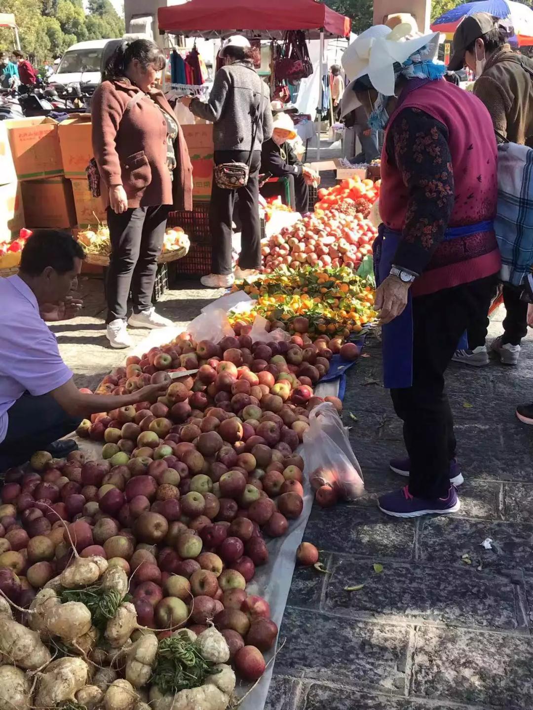 广州的大学生上网课,00后大学生去学校