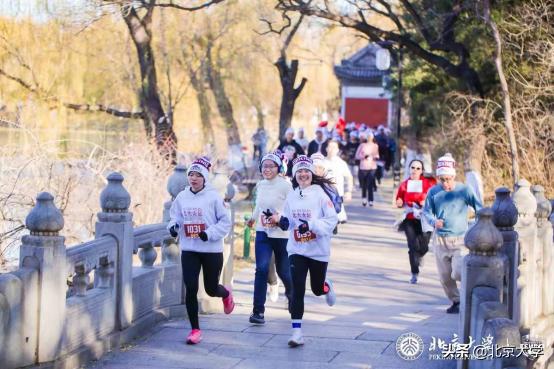 北大女足又酷又飒,北大女足啦啦队