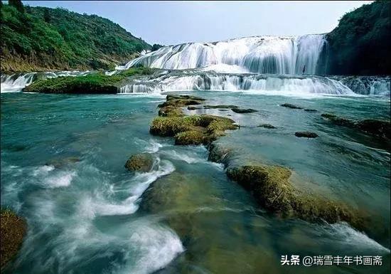 巨大瀑布黄果树，水势浩大黄桷树，欢迎好友们观赏点评啊