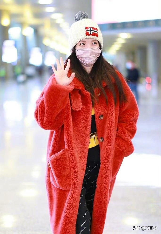 女明星爱穿大衣吗,为什么女明星喜欢穿西装