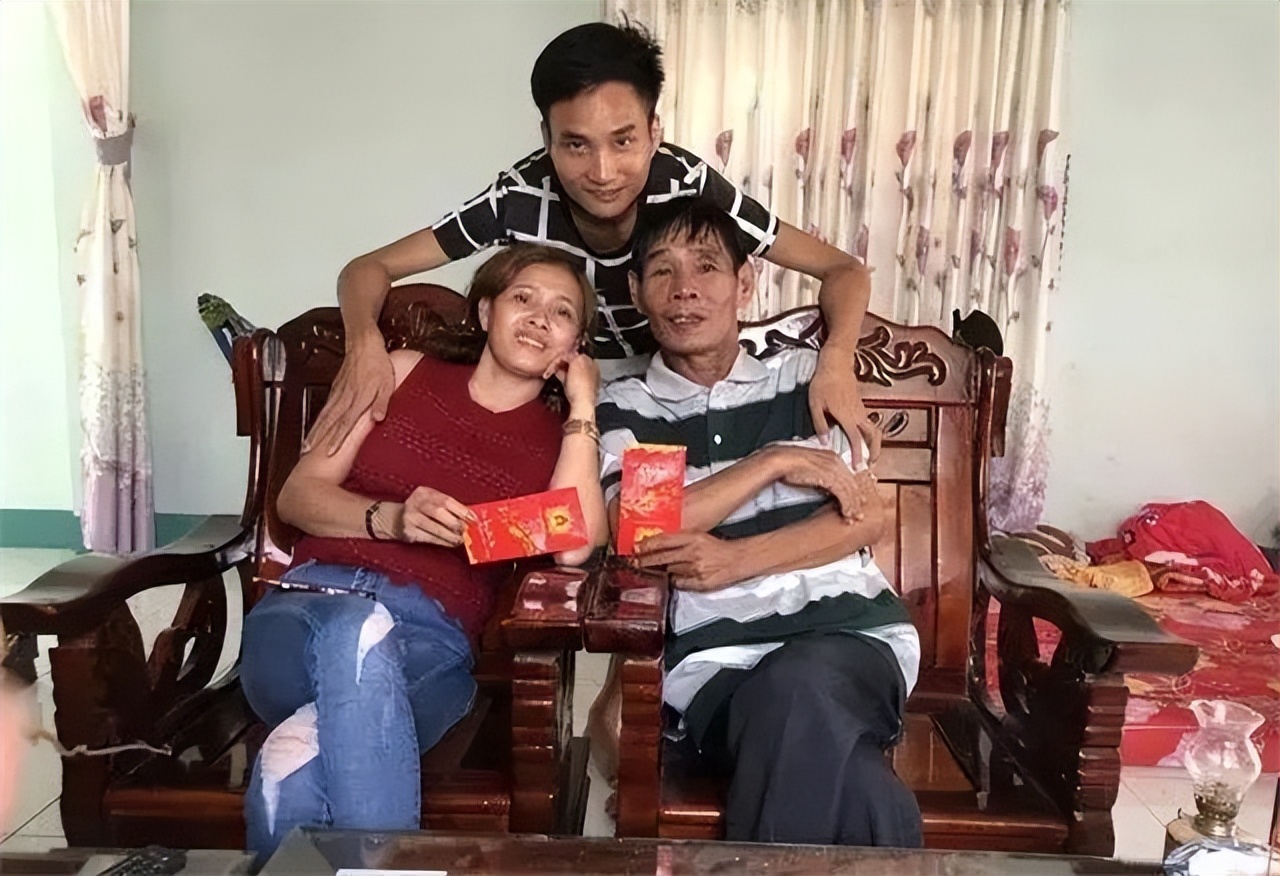 越南美女为爱嫁中国无业小伙，生娃后回国领证，今在中国农村创业