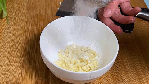 做香肠剩下的肠衣能不能冻上,香肠剩下的猪皮怎么做好吃