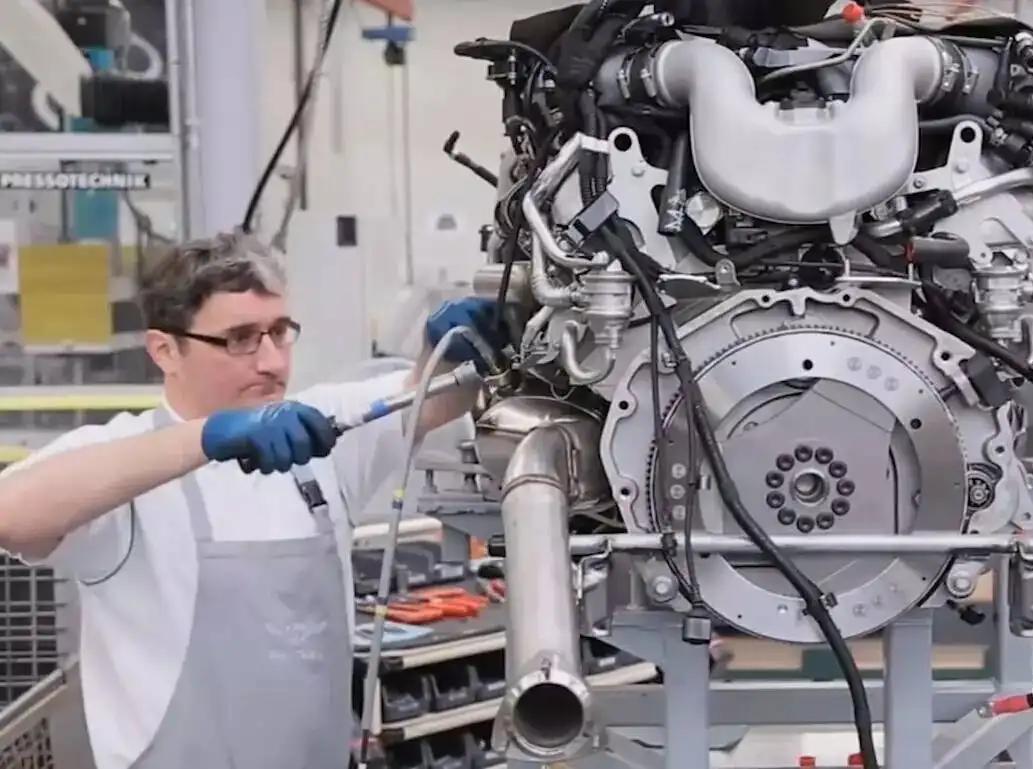 日系车发动机温度多高,日本零下30度组装发动机过程