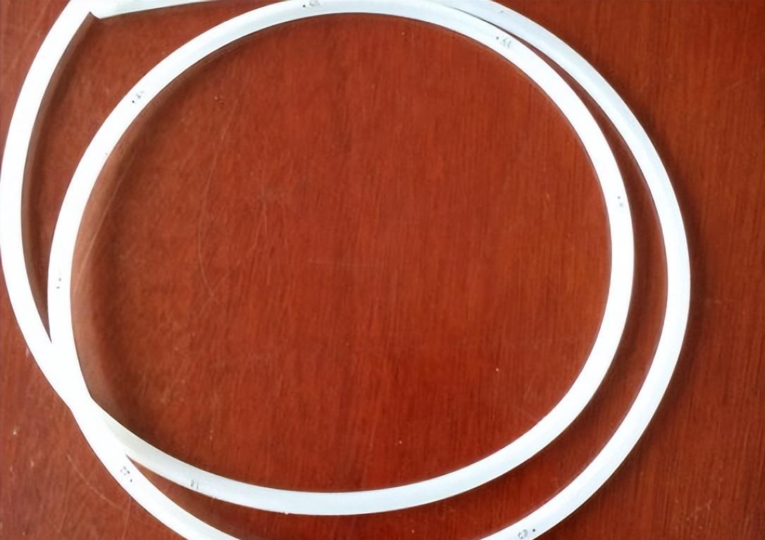 女大学生把30厘米“兔兔管”插入体内：上瘾*行为性**，害了多少人？