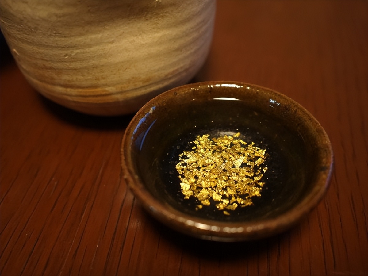 白酒中加金箔有什么用,白酒里的金箔纸能喝吗