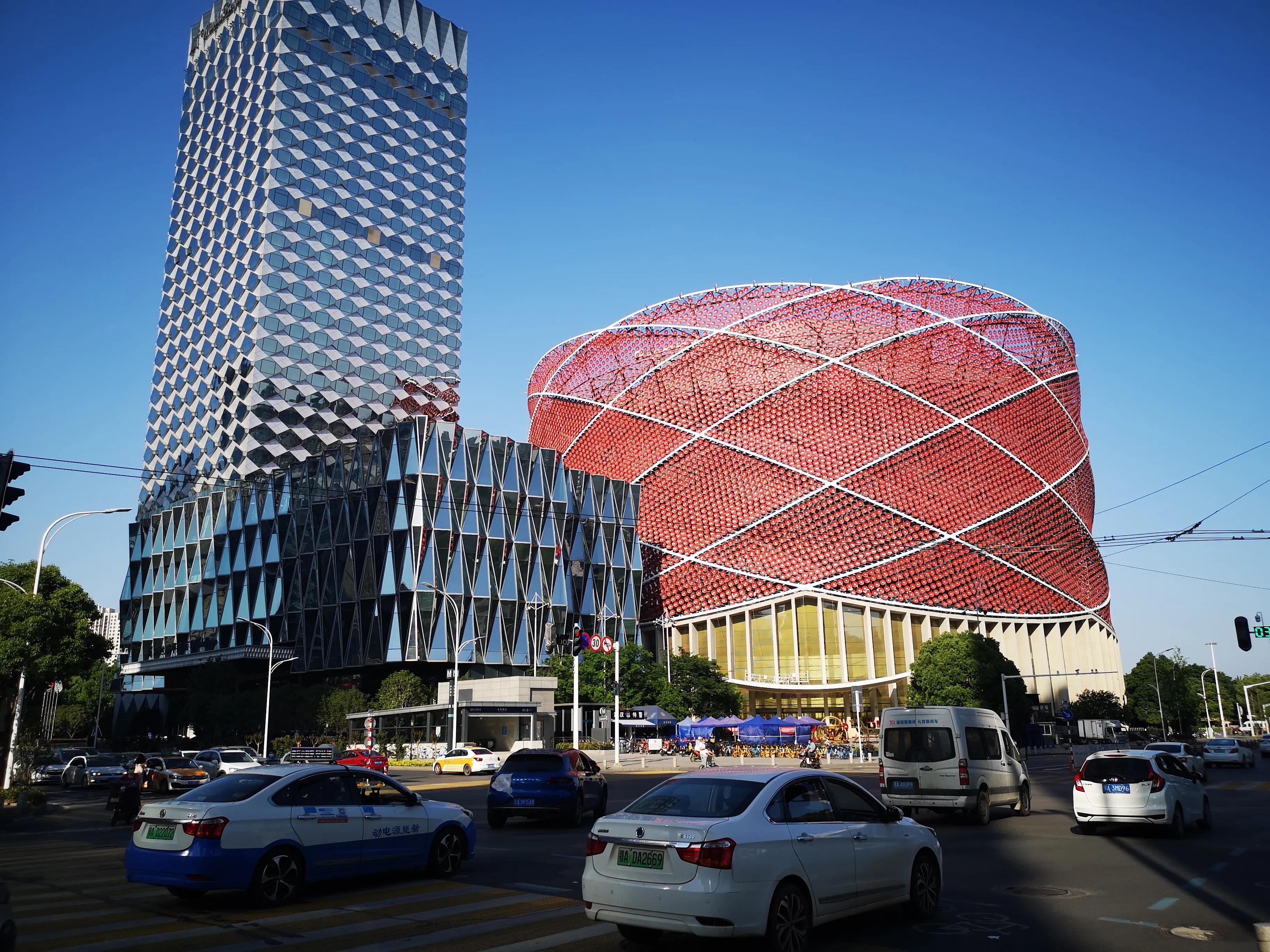 武汉恢复日常活力街头生活,武汉人回归正常生活更有信心