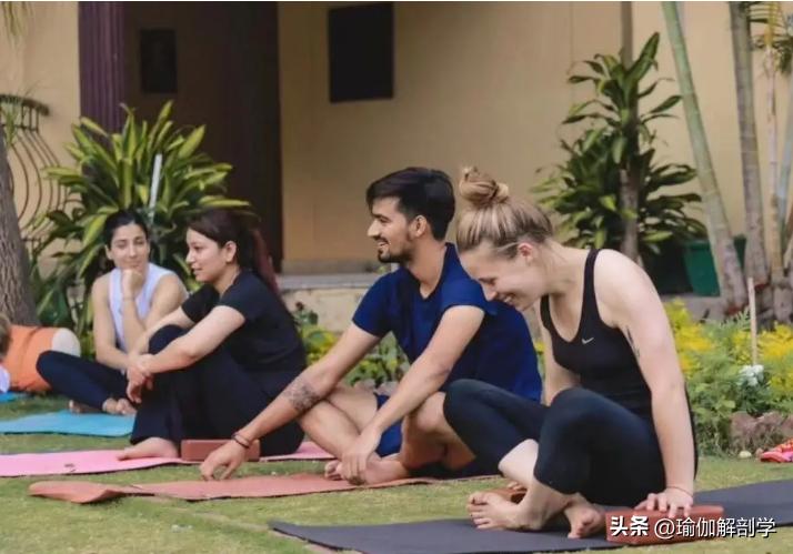 想知道一个瑜伽老师好不好？看这4点就够了