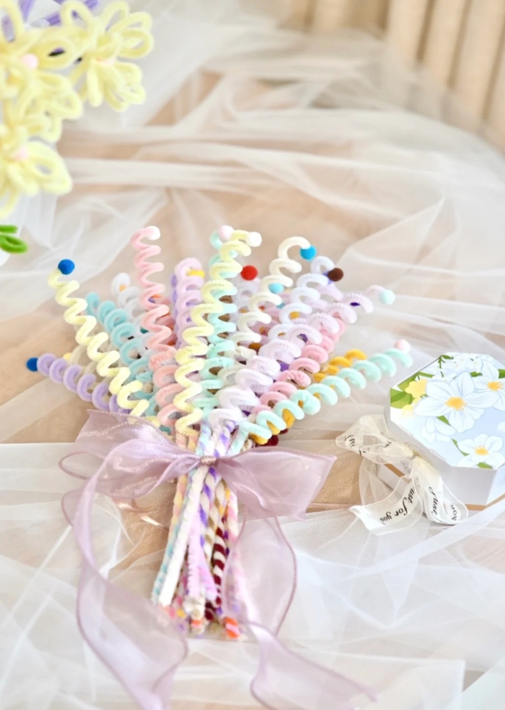 扭扭棒做什么适合摆摊,扭扭棒手工制作容易赚钱吗