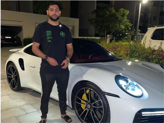 卡汗令人羡慕的奢侈生活，从迪拜度假屋到16万英镑保时捷911