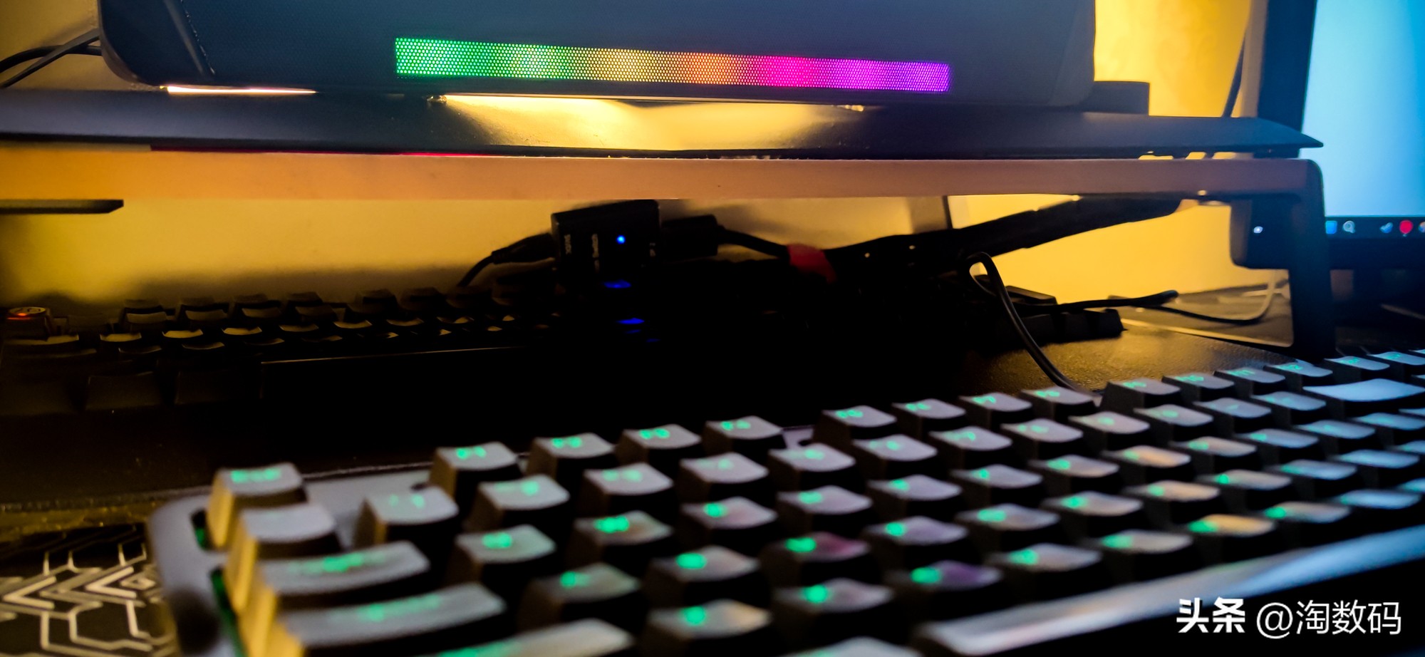 双主机双屏视频接口不够用？￥29块钱DP1.4一转二分线器晒单简评