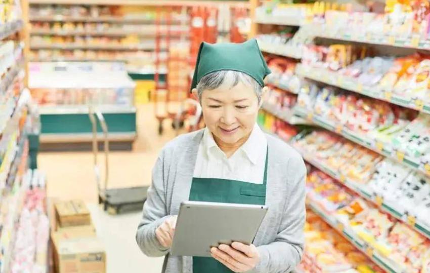 日本色情业，挤满了70岁老人