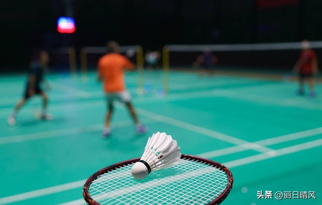 羽毛球居家锻炼因为热爱所以坚持,日常业余羽毛球运动