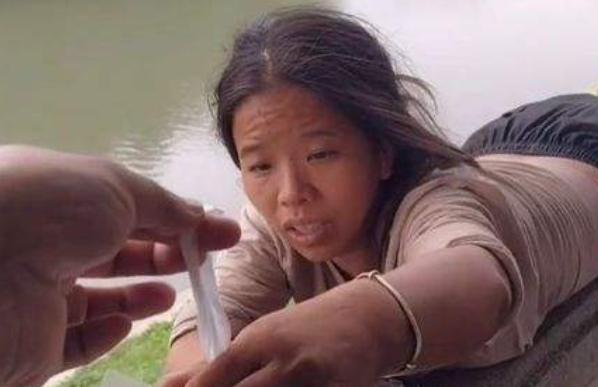 女大学生流落街头,女大学生沦为女乞丐