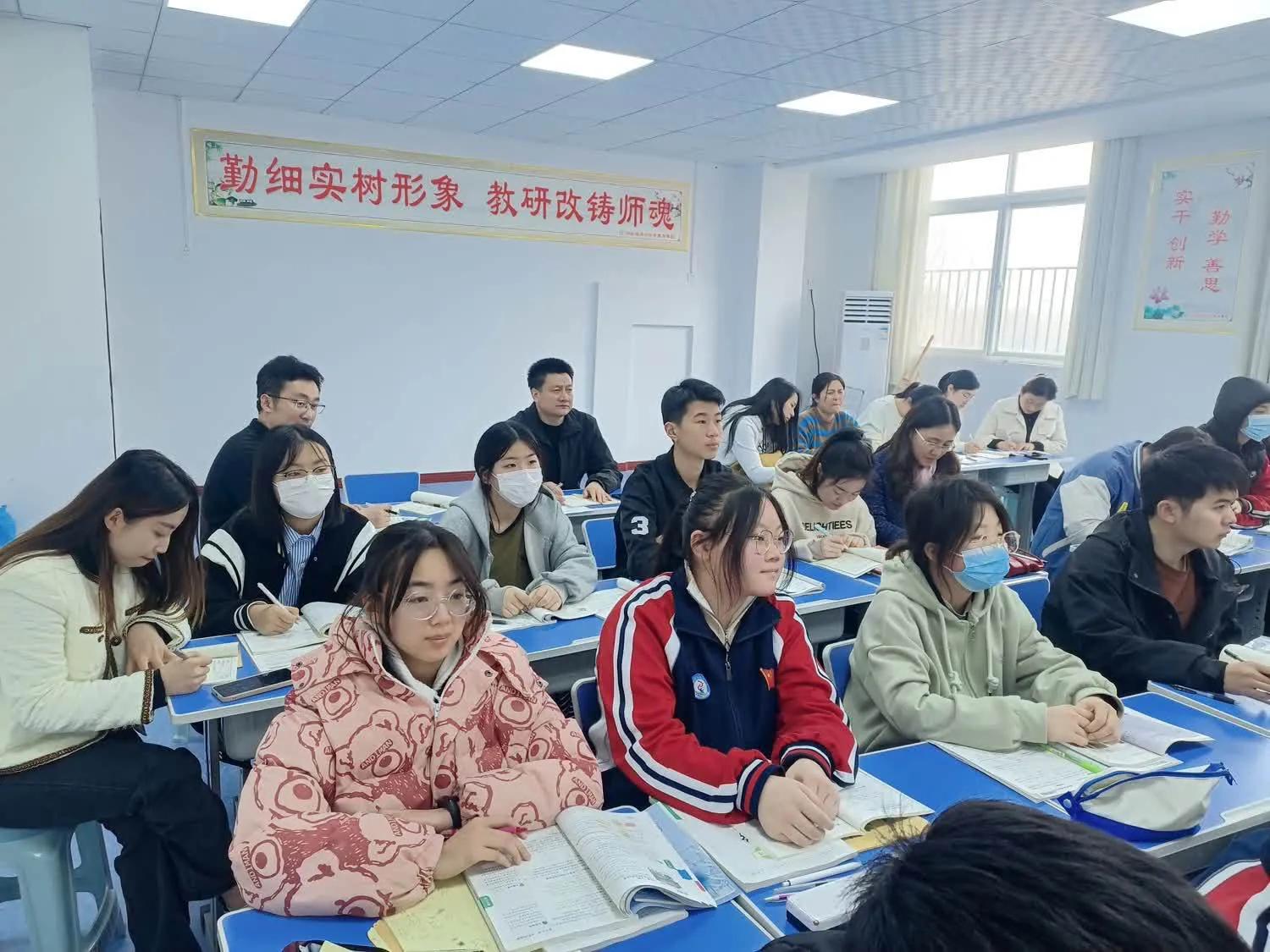 浠庢湰璐ㄤ笂鍋氬埌涓轰汉甯堣〃鏁欑爺鎬荤粨,鍑濆績閾稿笀榄傛暀鐮旇偛鏂颁汉