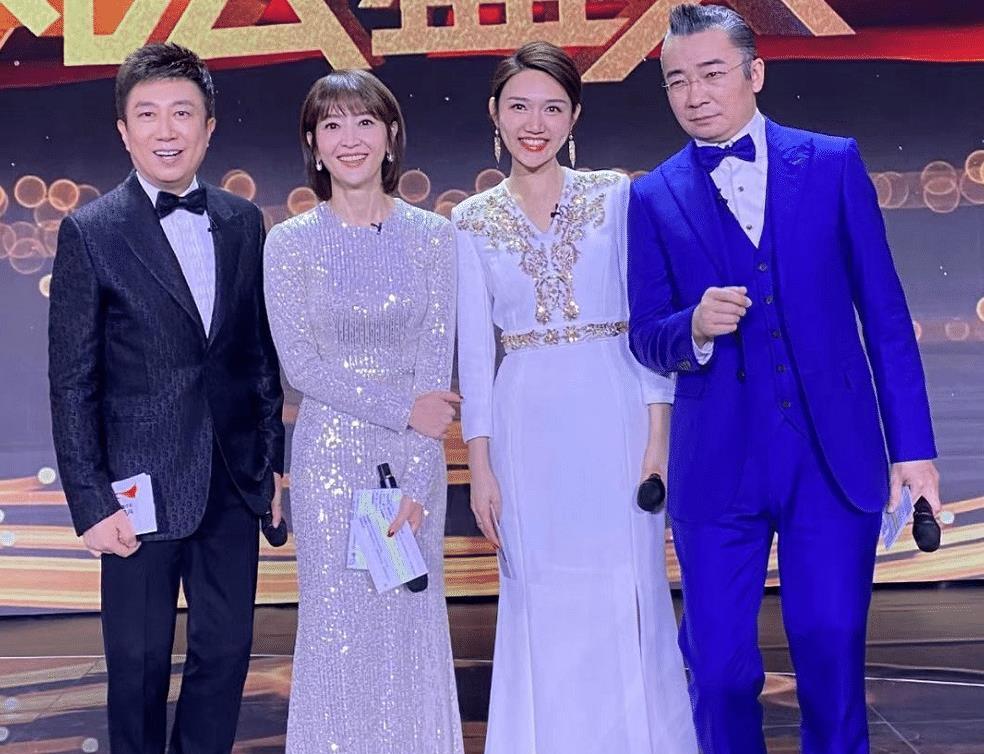 BJT春晚惊现黑色西装，换装原因竟是