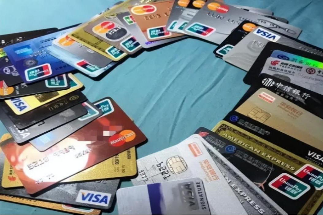 四大银行哪个黑卡最牛,黑卡有哪些银行可以发行