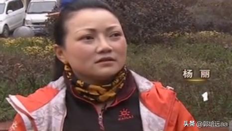 一小伙卖树叶一天挣12000,贵州女子巧用树叶赚大钱