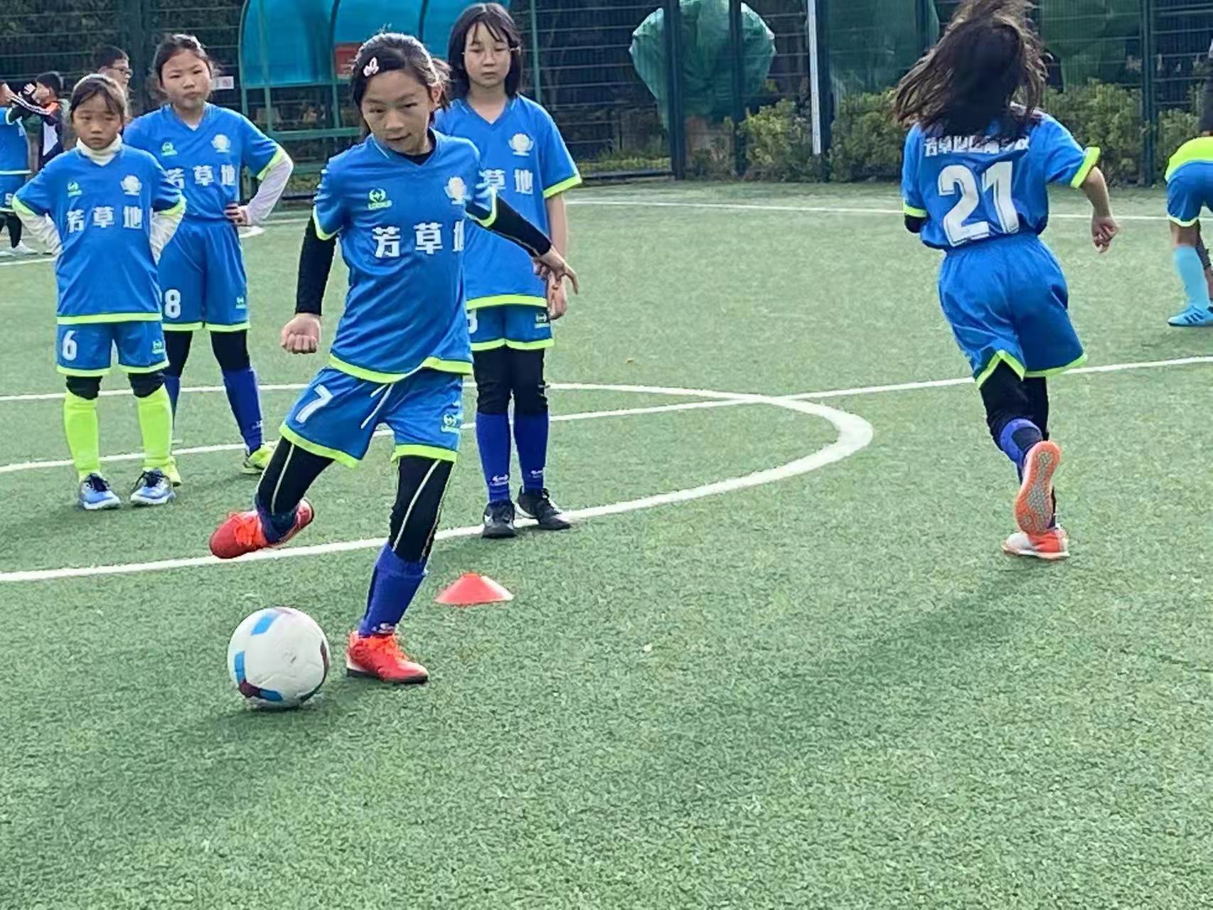 昆明市芳草地国际学校好进吗,昆明足球特色学校排名前十