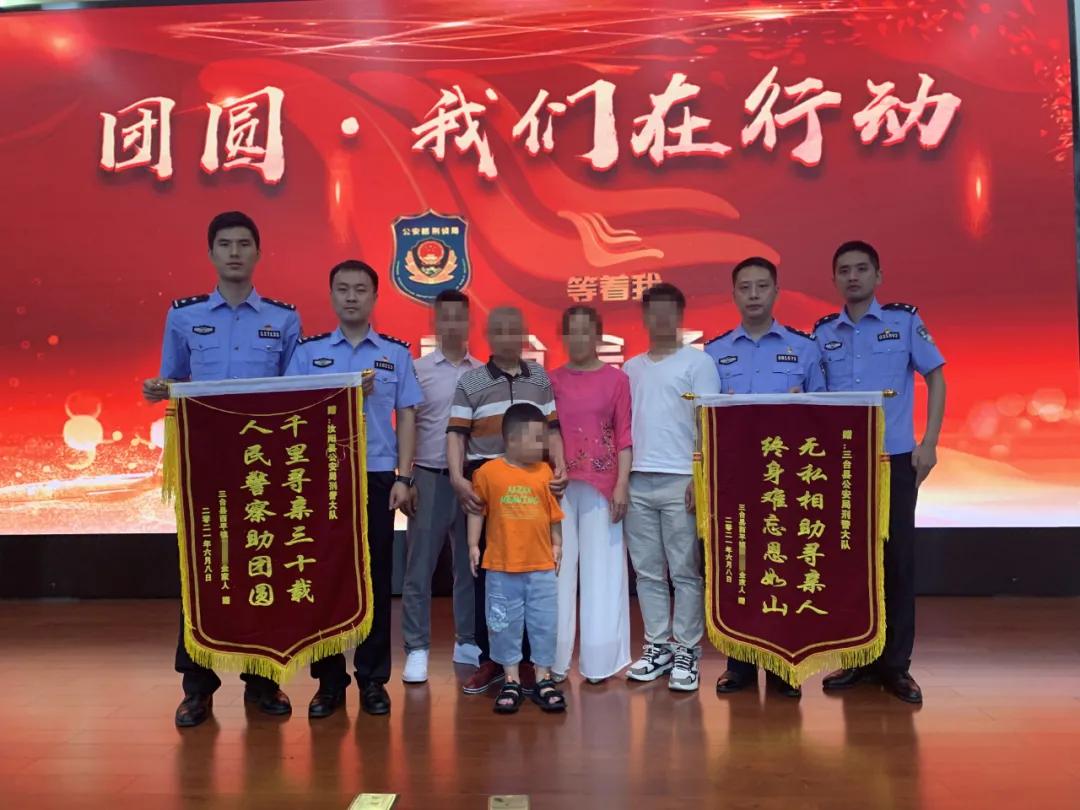 商州公安守护万家平安,守护万家团圆中秋节警察