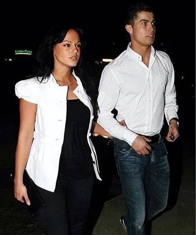 c罗的人生魅力,c罗各个年龄段身材照片