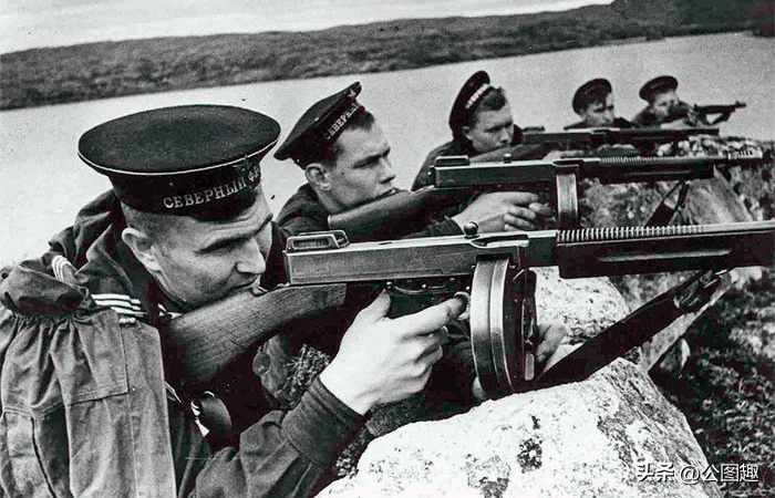 苏联红军用的什么武器,苏联红军美式武器