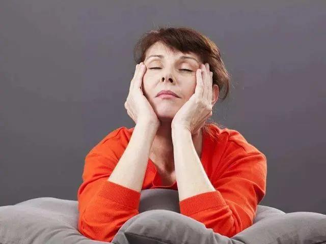 女性绝经是不是越迟越好,女性绝经越早寿命越短吗