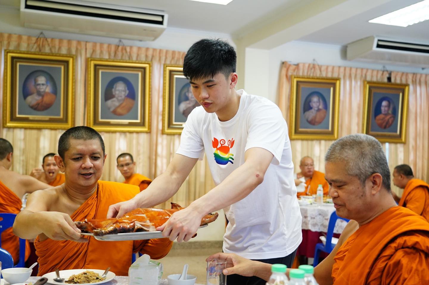 英拉的儿子近照,英拉大儿子身高