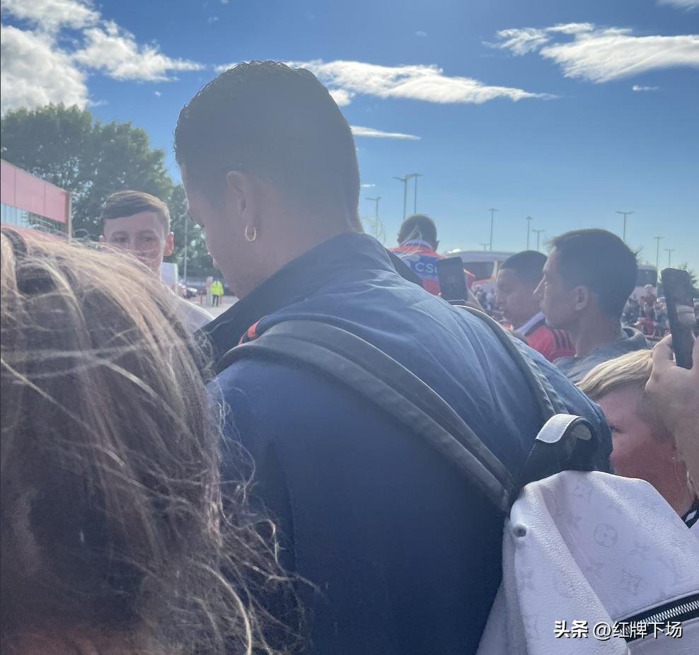 国王杯c罗绝杀被罚下,c罗欧洲杯被换下时全场起立鼓掌