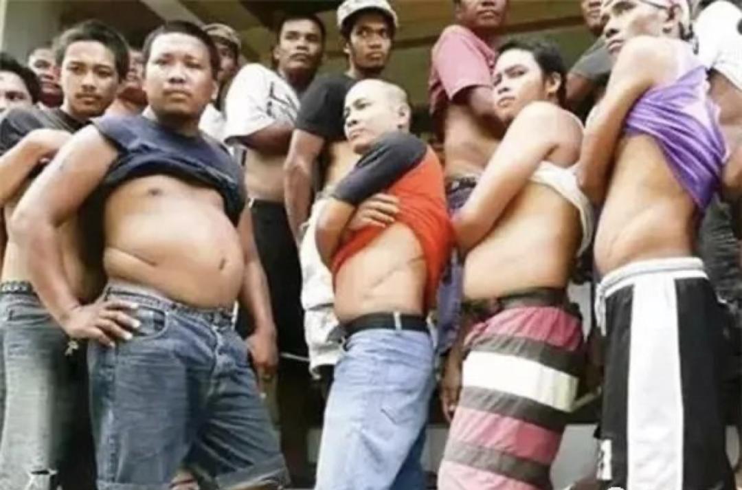 为了不饿死，伊朗人正在卖掉*丸睾**