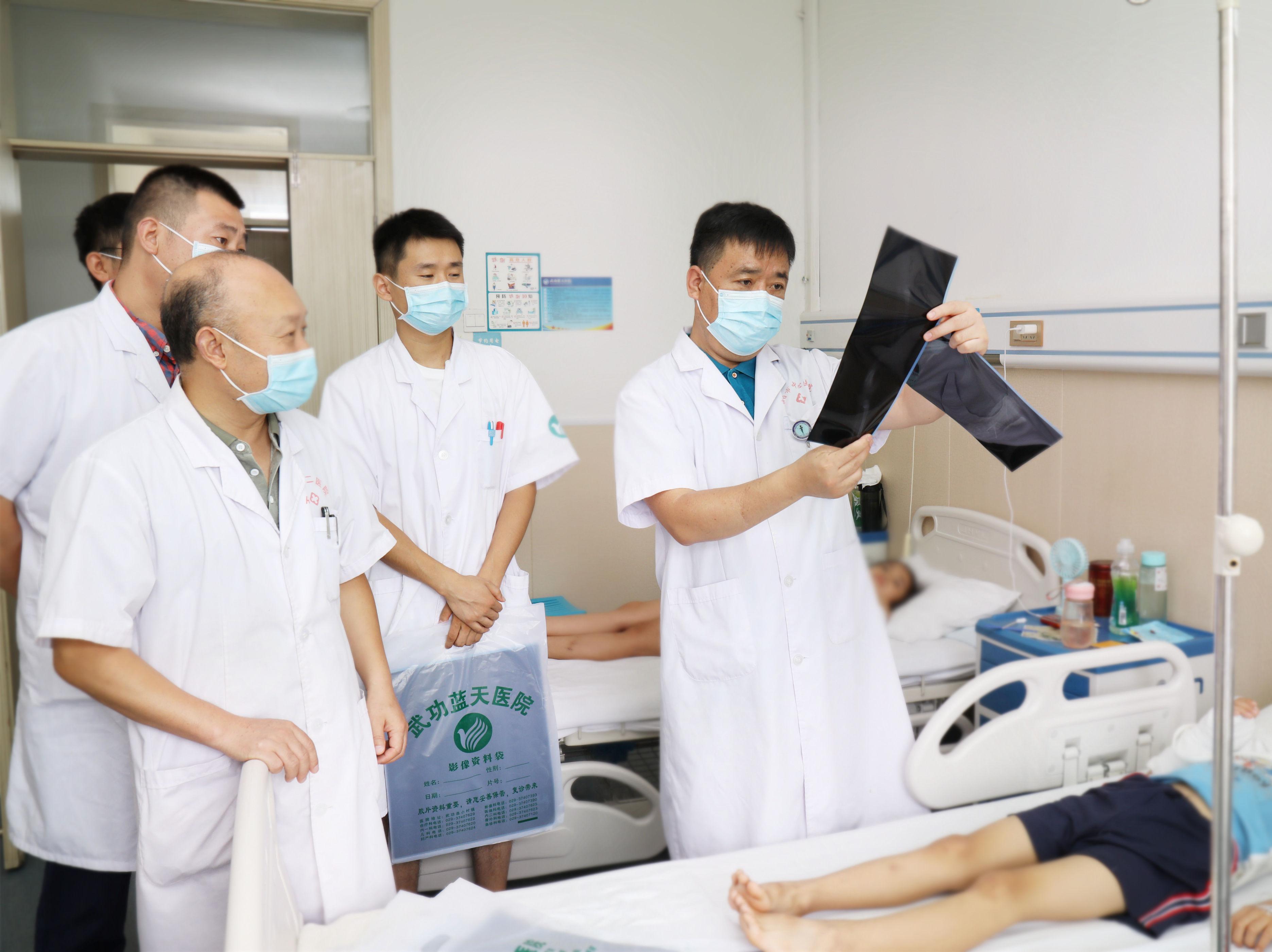 「合作新起点携手再出发」咸阳市中心医院蓝天医院正式签约揭牌