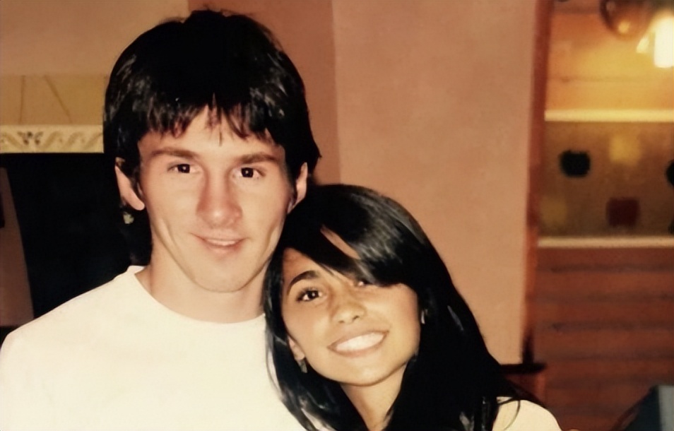 c罗与名模伊莲娜金童玉女的爱情,c罗前任伊莲娜看世界杯