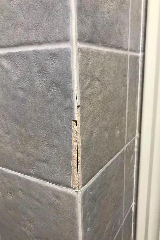 家里瓷砖空鼓怎么修复,美缝可以防止瓷砖空鼓开裂脱落吗