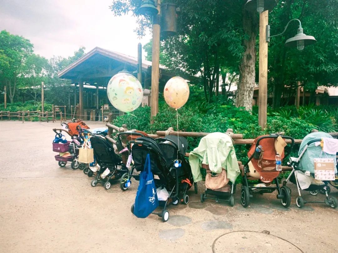 上海迪士尼怎么和玲娜贝儿合影,只有上海迪士尼有玲娜贝儿吗