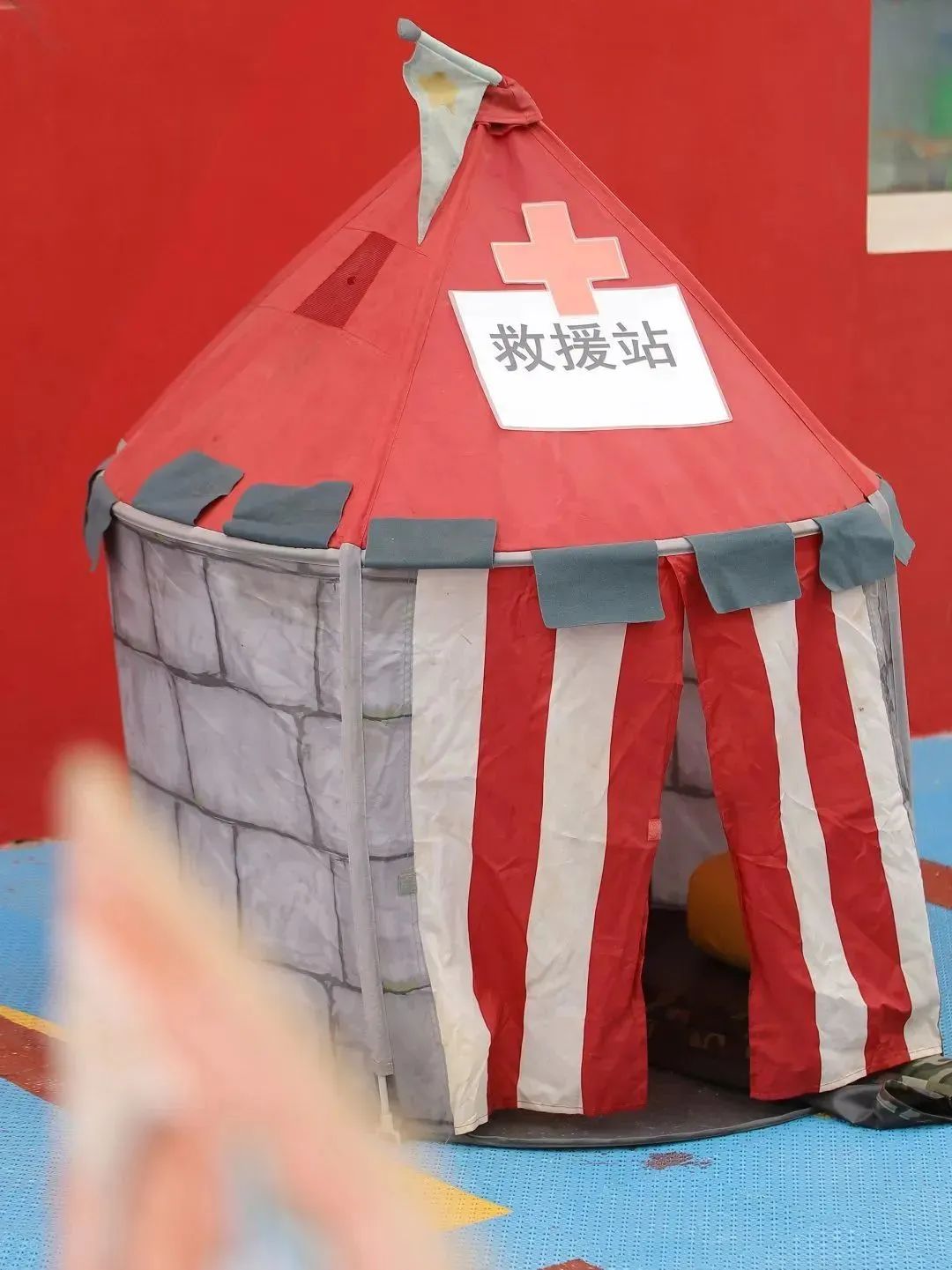 幼儿园聆听红色故事传承红色精神,传统文化在幼儿园的传承实践案例