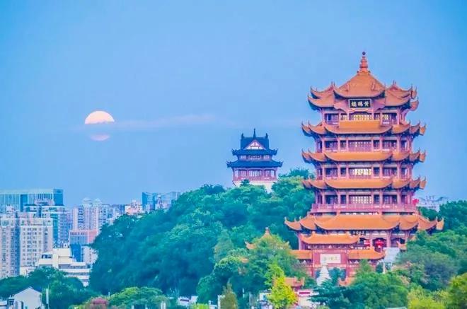 关于黄鹤楼作文的题目怎么拟,作文武汉黄鹤楼