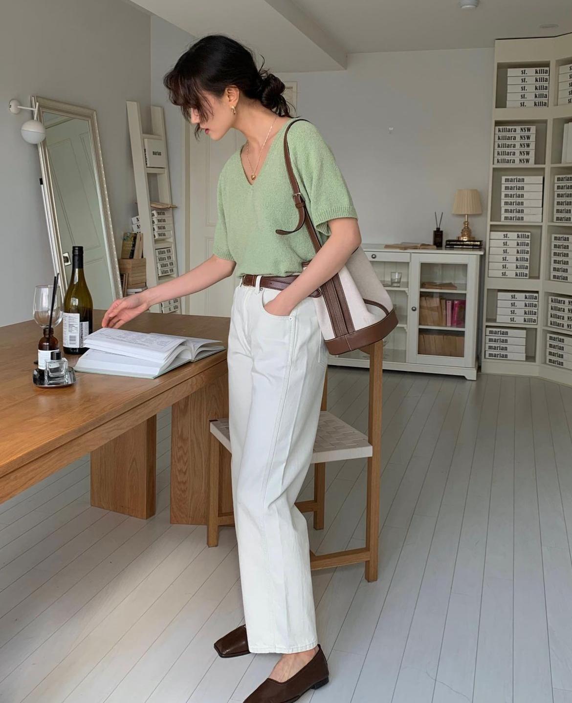 新款t恤时尚百搭减龄款,今年流行卫衣搭t恤