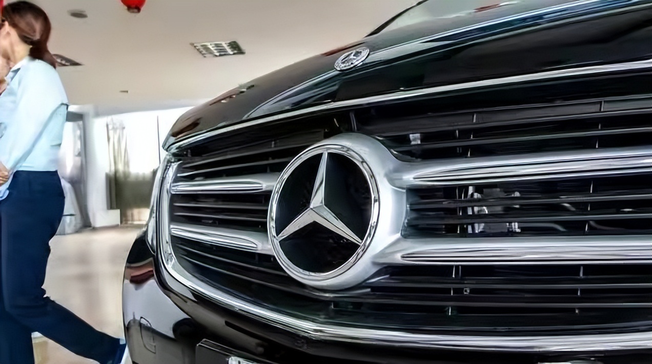 4s店收取金融服务费涉嫌违法,4s店和第三方金融勾结涉嫌违法