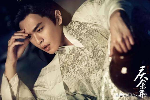 双腿细似竹竿，体型堪比纸片，内娱男星的审美真是太“畸形”了