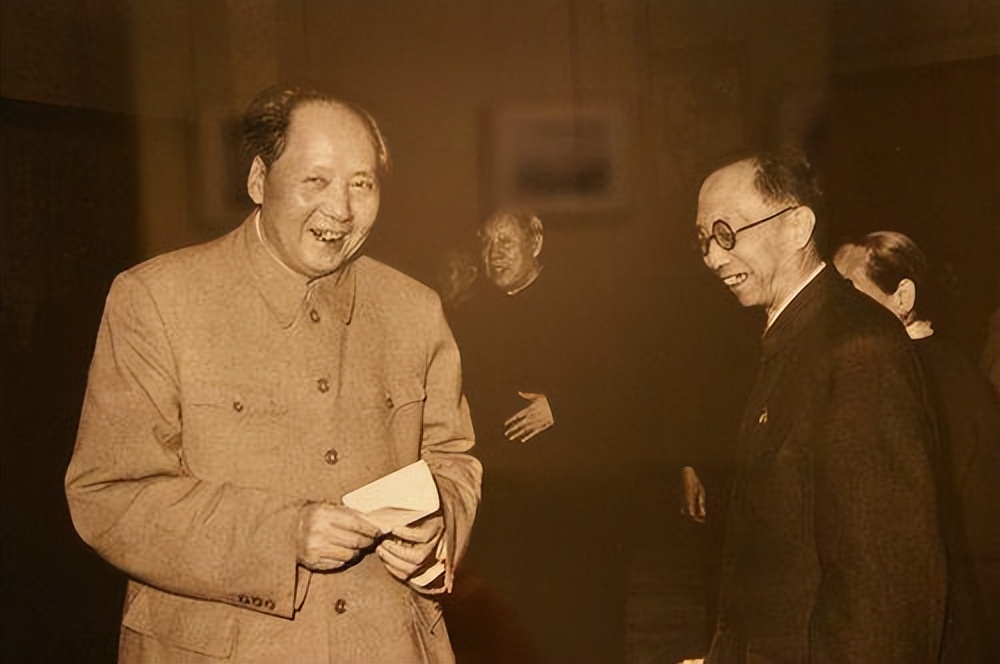 溥仪身份的巨大反差:从清朝末代皇帝到新中国公民