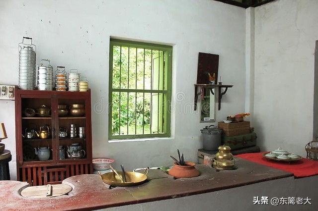 一双年轻人的鞋穿出你的朝气 (一双好鞋让你穿出高品质的生活)