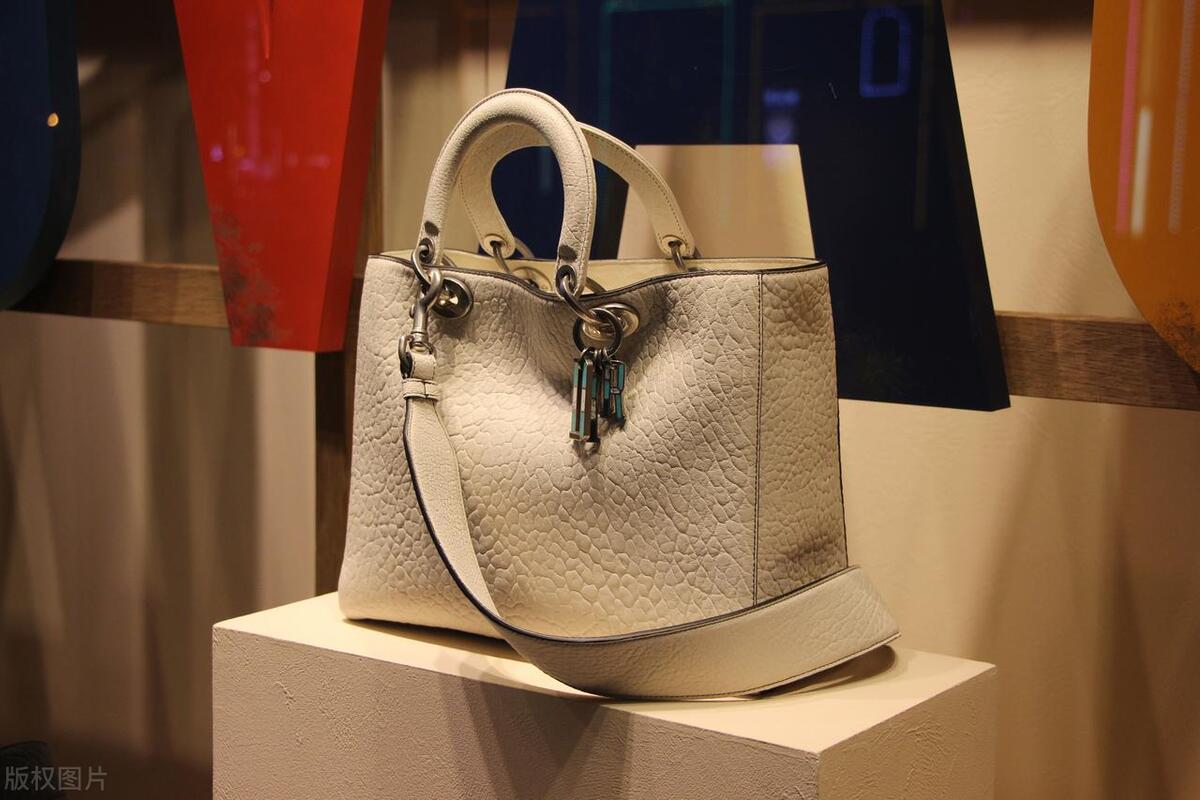 名牌奢侈品包包日常保养护理方法,奢侈品包包自己怎么养护