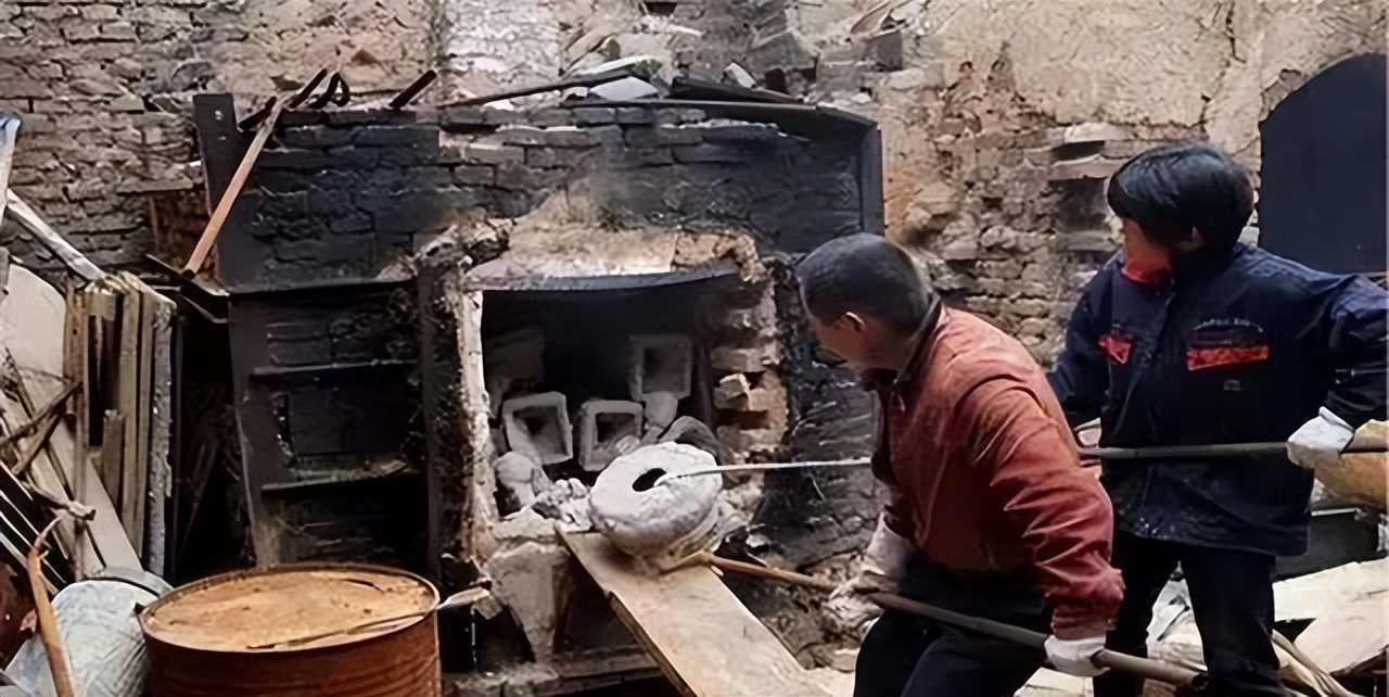 河南老汉带领全村制假致富,制假小作坊年赚百万