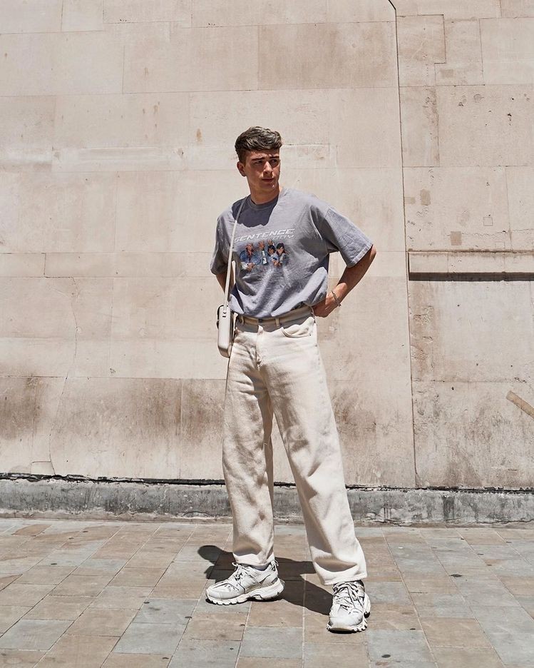 t恤牛仔裤2018年这样穿潮一整年,t恤牛仔裤怎么穿才好看