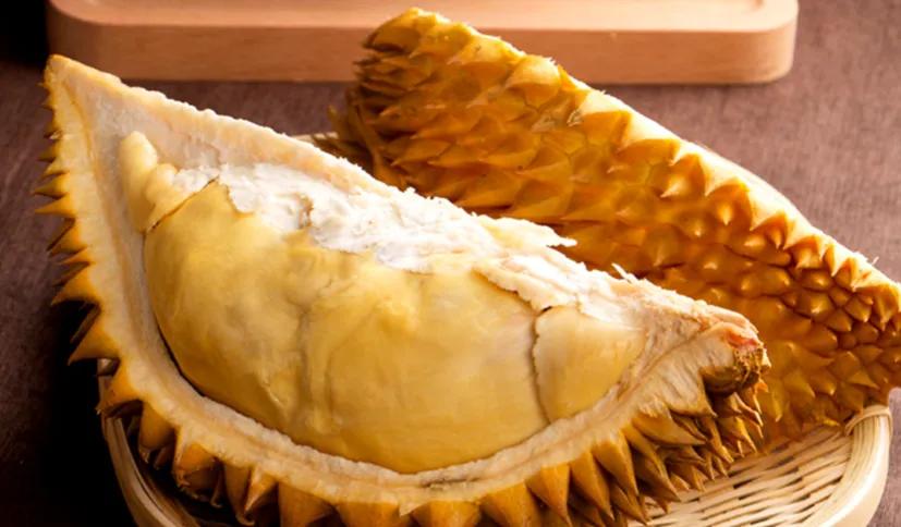 浙江杭州女子吃榴莲被丈夫指责,一女子买榴莲被丈夫指责