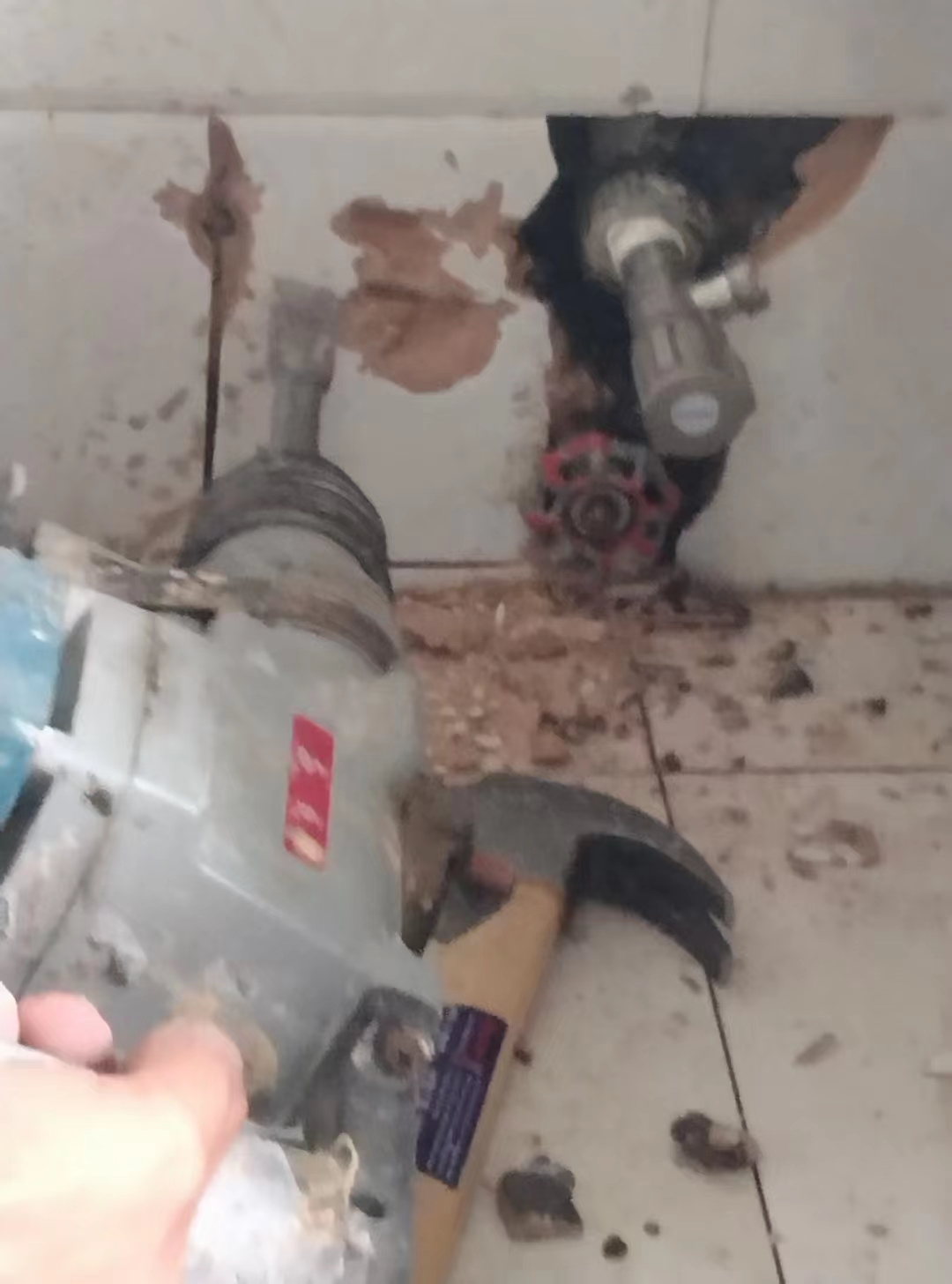 楼房厕所漏水怎么修,厕所漏水怎么修