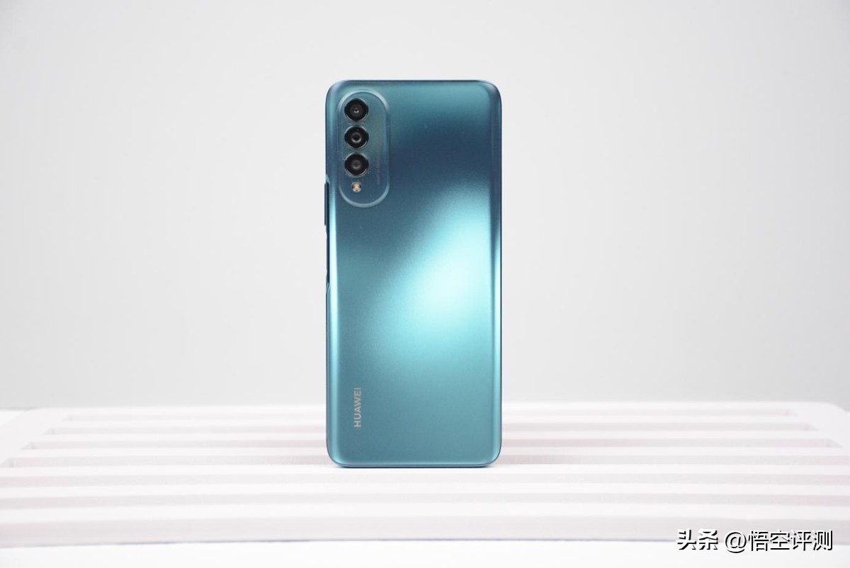 华为nova10z是曲面屏还是直屏机,华为nova10z是曲面屏吗