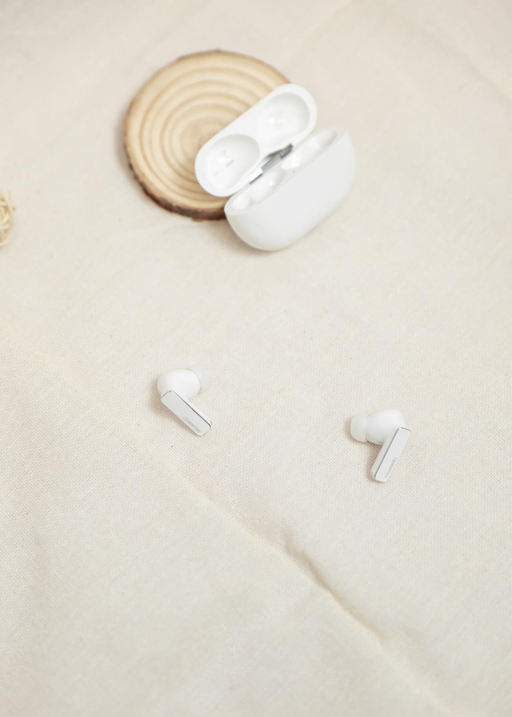 华为freebudspro和freebuds4比较,华为耳机freebudspro和freebuds4